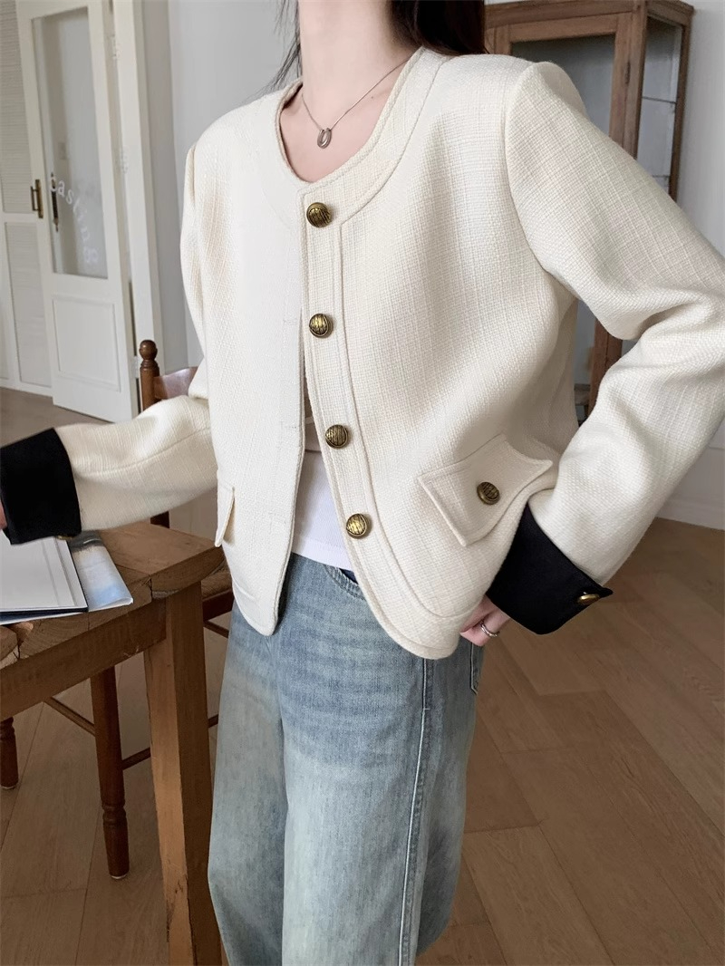 Herfst en winter 2024 nieuwe high-end korte top dameskleding design zin niche kleine geur stijl wit populair_voghion.com