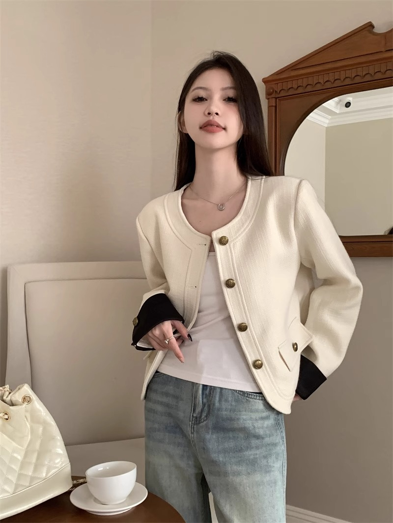 Herfst en winter 2024 nieuwe high-end korte top dameskleding design zin niche kleine geur stijl wit populair_voghion.com