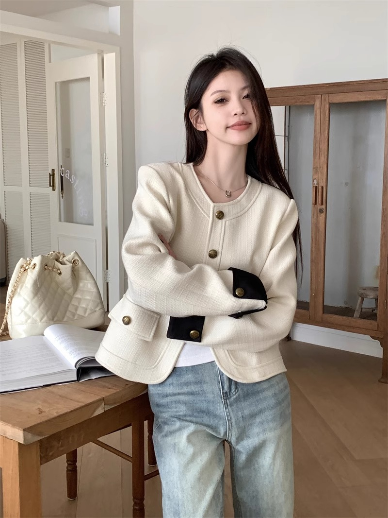 Herfst en winter 2024 nieuwe high-end korte top dameskleding design zin niche kleine geur stijl wit populair_voghion.com