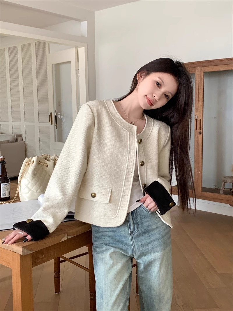 Herfst en winter 2024 nieuwe high-end korte top dameskleding design zin niche kleine geur stijl wit populair_voghion.com