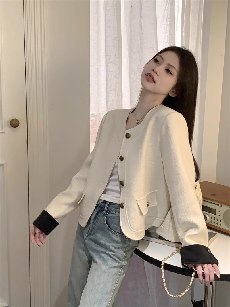 Herfst en winter 2024 nieuwe high-end korte top dameskleding design zin niche kleine geur stijl wit populair_voghion.com