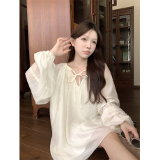 批发实拍实价 法式度假风慵懒温柔白色<b class='q'>连衣裙</b>初恋感宽松长袖短裙女