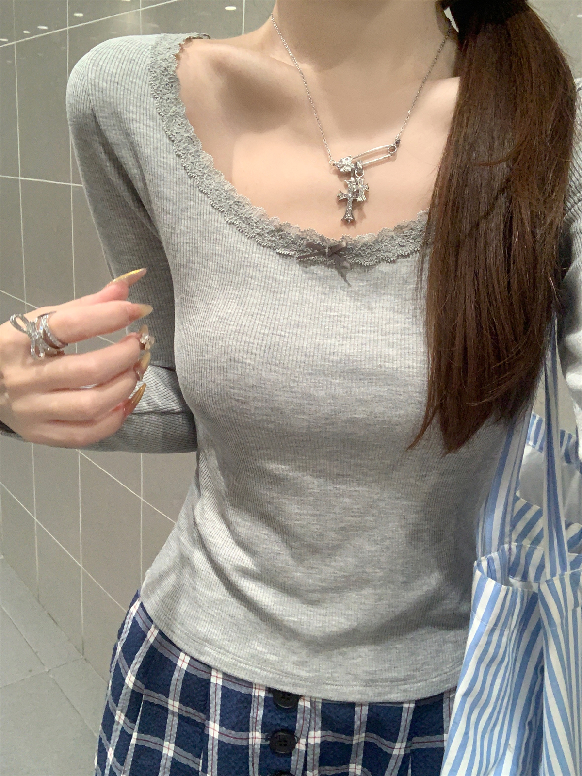 Actual shot of 2024 new autumn Korean style slim round neck lace solid color versatile long-sleeved T-shirt inner top