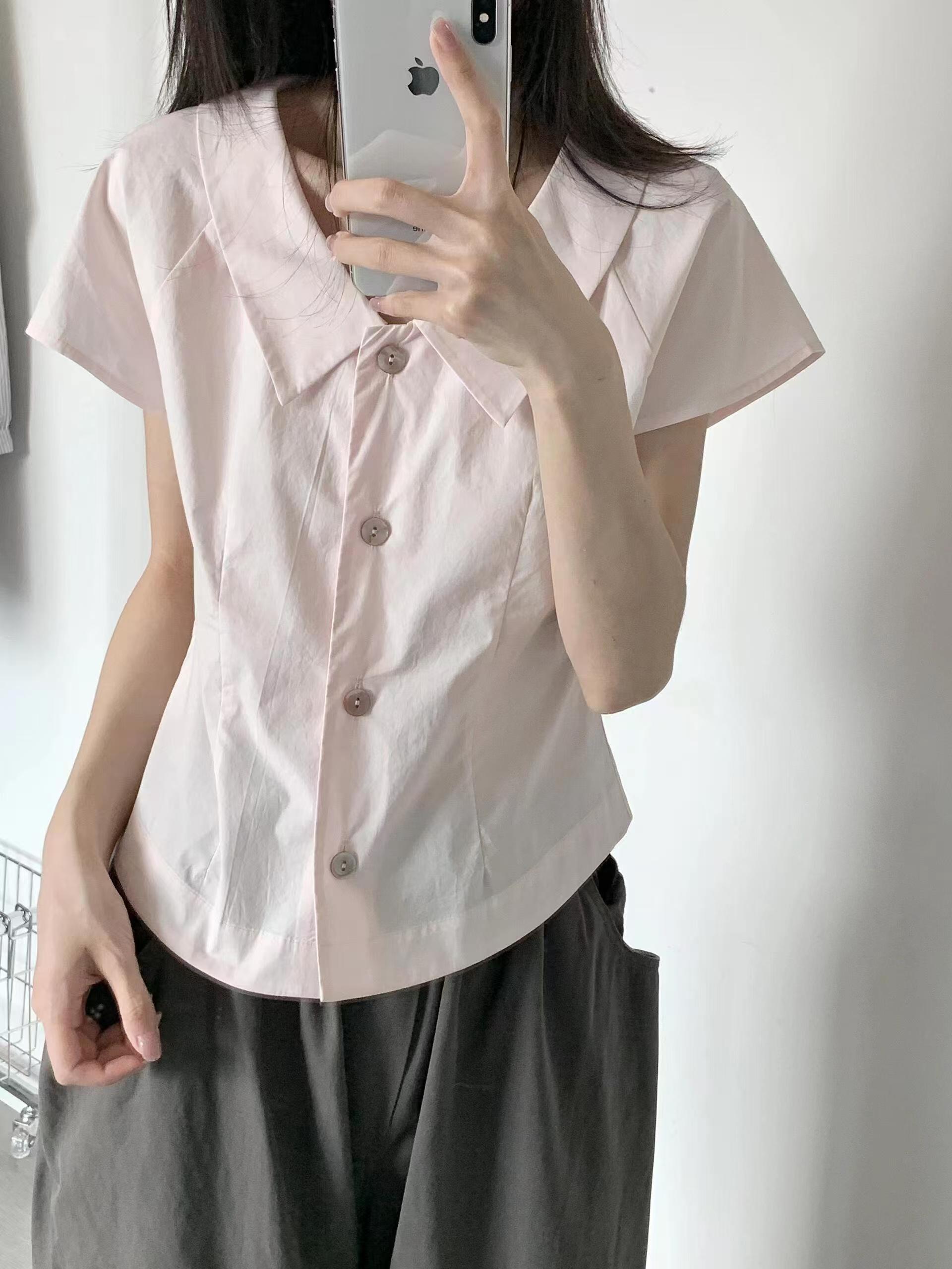 chummygirls 기초 조개 버클 작은 셔츠 칼라 작은 날다 소매 다용도 명중 Pleat 허리 수축 반팔 셔츠