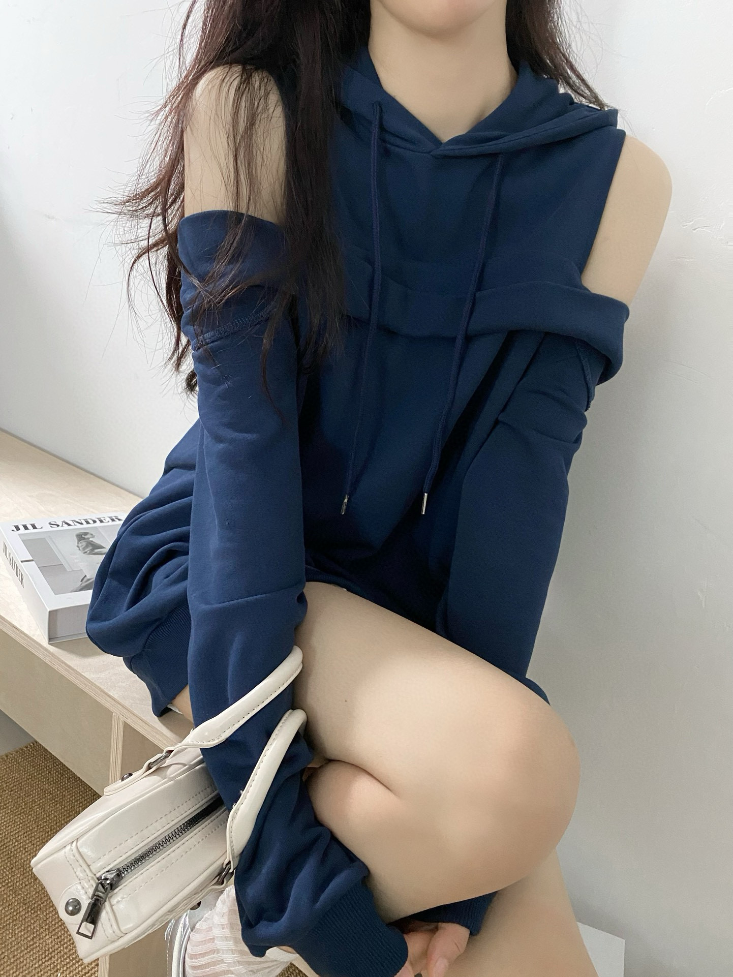 LN56008# 韩版露肩拼接设计感宽松连帽纯色卫衣 服裝批發女裝批發服飾貨源