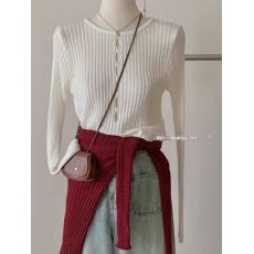 批发<b class='q'>浙江</b>普苑<b class='q'>桐乡</b>濮院羊毛衫女秋冬款设计感镂空针织打底衫内搭上毛衣