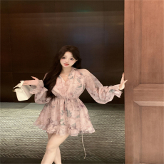 批发实价实拍 <b class='q'>碎花</b>长袖雪纺收腰显瘦荷叶边连衣裙配<b class='q'>打底裤</b>