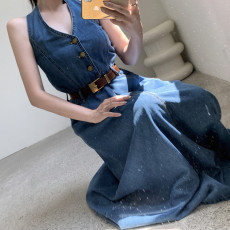 批发现 高腰显瘦休闲磨白挂脖排扣性感牛仔<b class='q'>连衣裙</b>