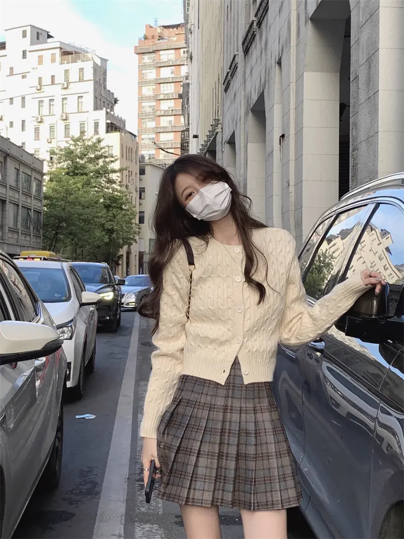 라운드넥 울 카디건 상세 이미지 15