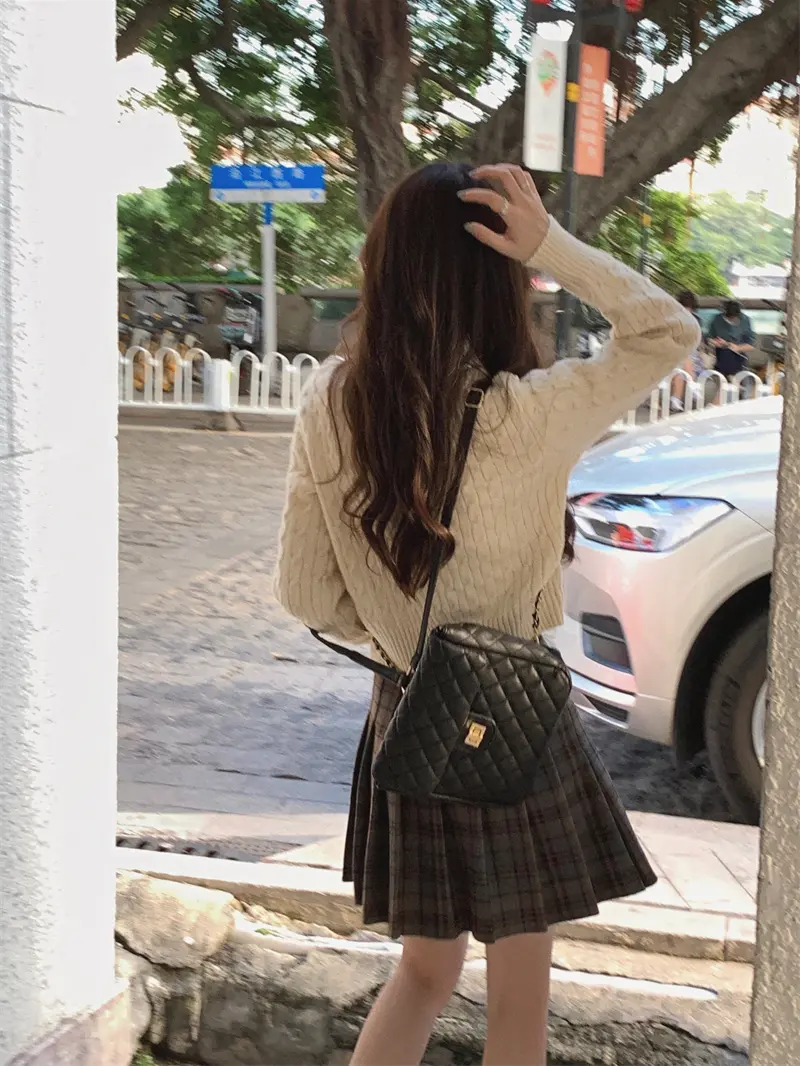라운드넥 울 카디건 상세 이미지 17