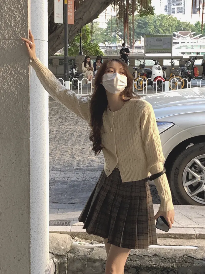 라운드넥 울 카디건 상세 이미지 18