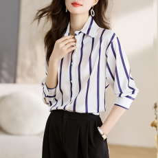 批发实拍洋气休闲秋季新款女装条纹仿<b class='q'>真丝</b>缎面开衫<b class='q'>衬衫</b>打底衫<b class='q'>衬衣</b>