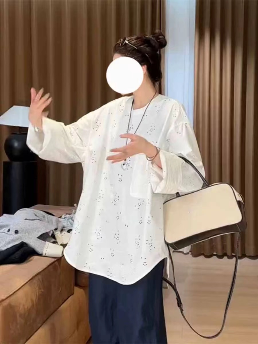 2026 가을 의상 새로운 빅 사이즈 여성 의류 마이크로 지방 디자인 센스 대 에디션 홀로우 아웃 화이트 긴팔 라운드 넥 티셔츠 맨위