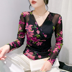 批发秋季新款时尚微透<b class='q'>网纱</b>印花V领修身显瘦长袖上衣女