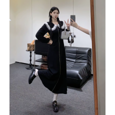 批发古堡人鱼裙多多2024秋季新款梨形遮胯显瘦拉链娃娃领连衣裙女