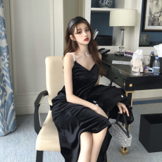 批发时尚气质性感中长款V领<b class='q'>丝绒</b>珍珠吊带打底<b class='q'>连衣裙</b>