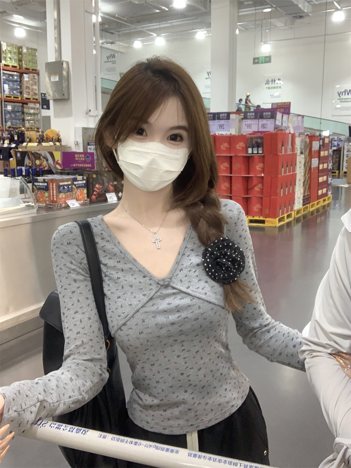 Actual shot of autumn Korean style v-neck, pure desire, slimming, floral design, versatile long-sleeved inner T-shirt top