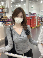 Actual shot of autumn Korean style v-neck, pure desire, slimming, floral design, versatile long-sleeved inner T-shirt top