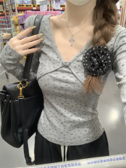 Actual shot of early autumn new style v-neck pure desire slimming floral versatile long-sleeved inner T-shirt top for women