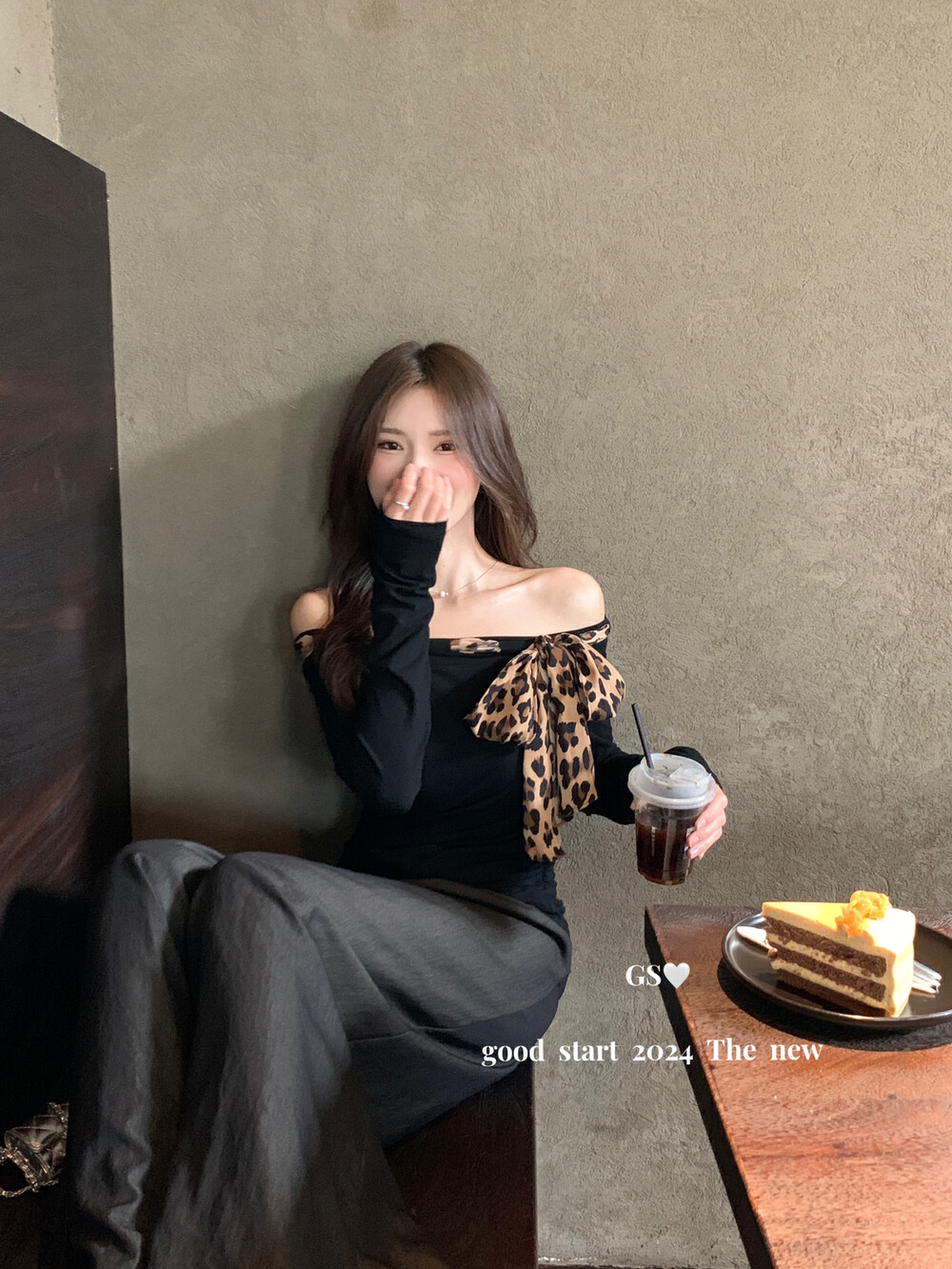레오파드 무늬 레이스업 오프숄더 몸매 가꾸기 순수한 욕망 품격 허리 수축 긴팔 디자인 센스 작은 셔츠 봄 새로운 티셔츠 여성