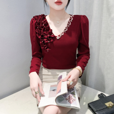 批发实拍2026年<b class='q'>春</b>季新款洋气木耳边拼接V领手摇绣花钉珠修身显瘦T恤女