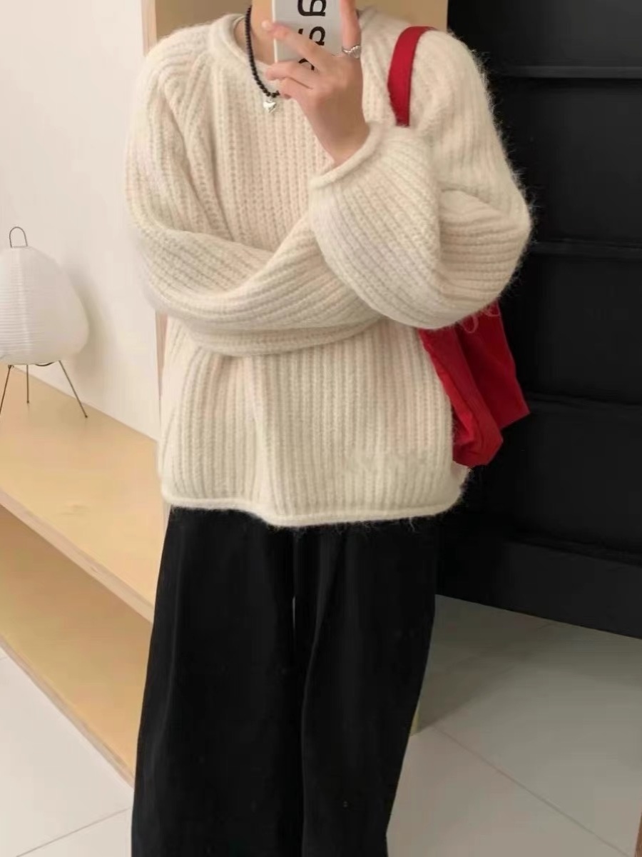 Lazily rolled hem thick yarn knit sweater new autumn winter women loose and slimming Korean style round neck top knitted sweater