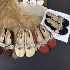 批发2024法式小众设计复古平底芭蕾舞蹈鞋软底平跟浅口一字带单鞋方头