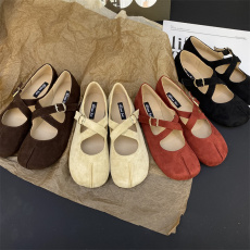 批发2024法式小众设计复古平底芭蕾舞蹈鞋软底平跟浅口一字带单鞋方头