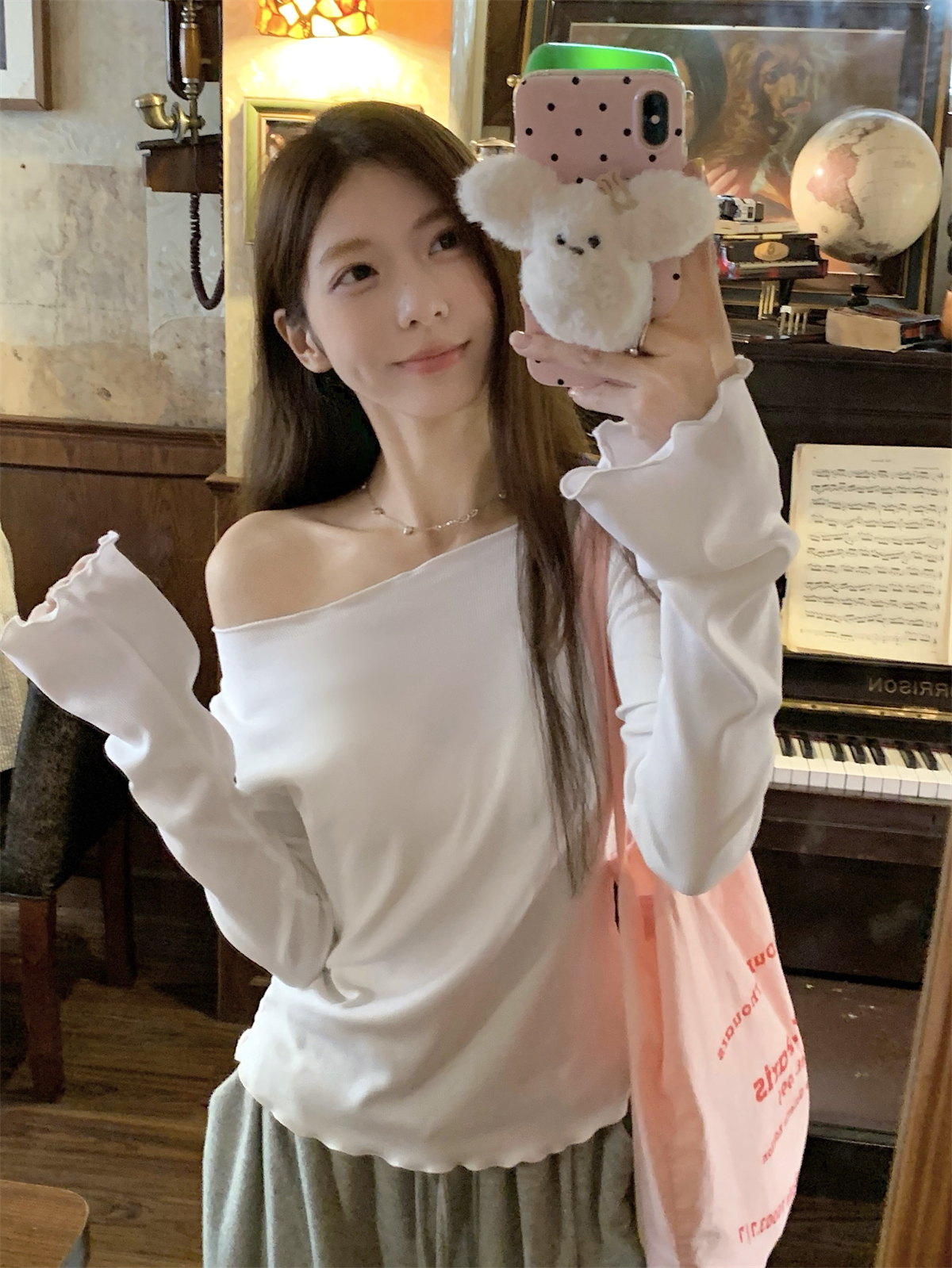 Actual shot of autumn Korean style Pure Desire ear-edge one-line collar solid color versatile slim long-sleeved T-shirt with inner top