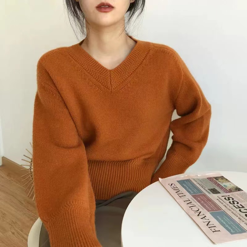 V-neck sweater women's retro Japanese style pullover 2024 new autumn and winter versatile loose lazy style sweater