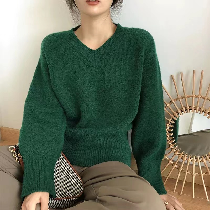 V-neck sweater women's retro Japanese style pullover 2024 new autumn and winter versatile loose lazy style sweater