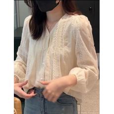 批发蕾丝刺绣衬衫女<b class='q'>长袖</b>春季2026新宽松设计感V领法式上衣泡泡袖小衫