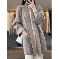 批发<b class='q'>正品</b>2024新款<b class='q'>专柜</b>外贸春季中长款V领羊绒开衫女宽松羊毛针织外套