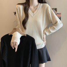 批发V领正肩勾花长袖<b class='q'>针织衫</b>上衣大码<b class='q'>女</b>装秋冬微胖mm宽松内搭打底毛衣