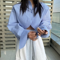 批发chic 春季韩版<b class='q'>时尚</b><b class='q'>个性</b>小众设计感短款单排扣长袖条纹衬衫上衣