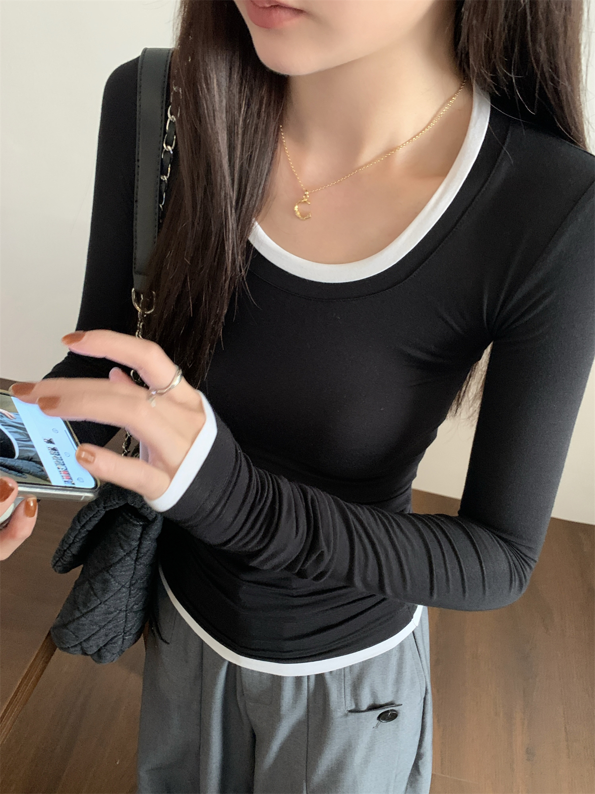 Real shot Autumn Korean version slim-fitting u-neck contrasting fake two-piece mid-length slimming inner long-sleeved T-shirt top