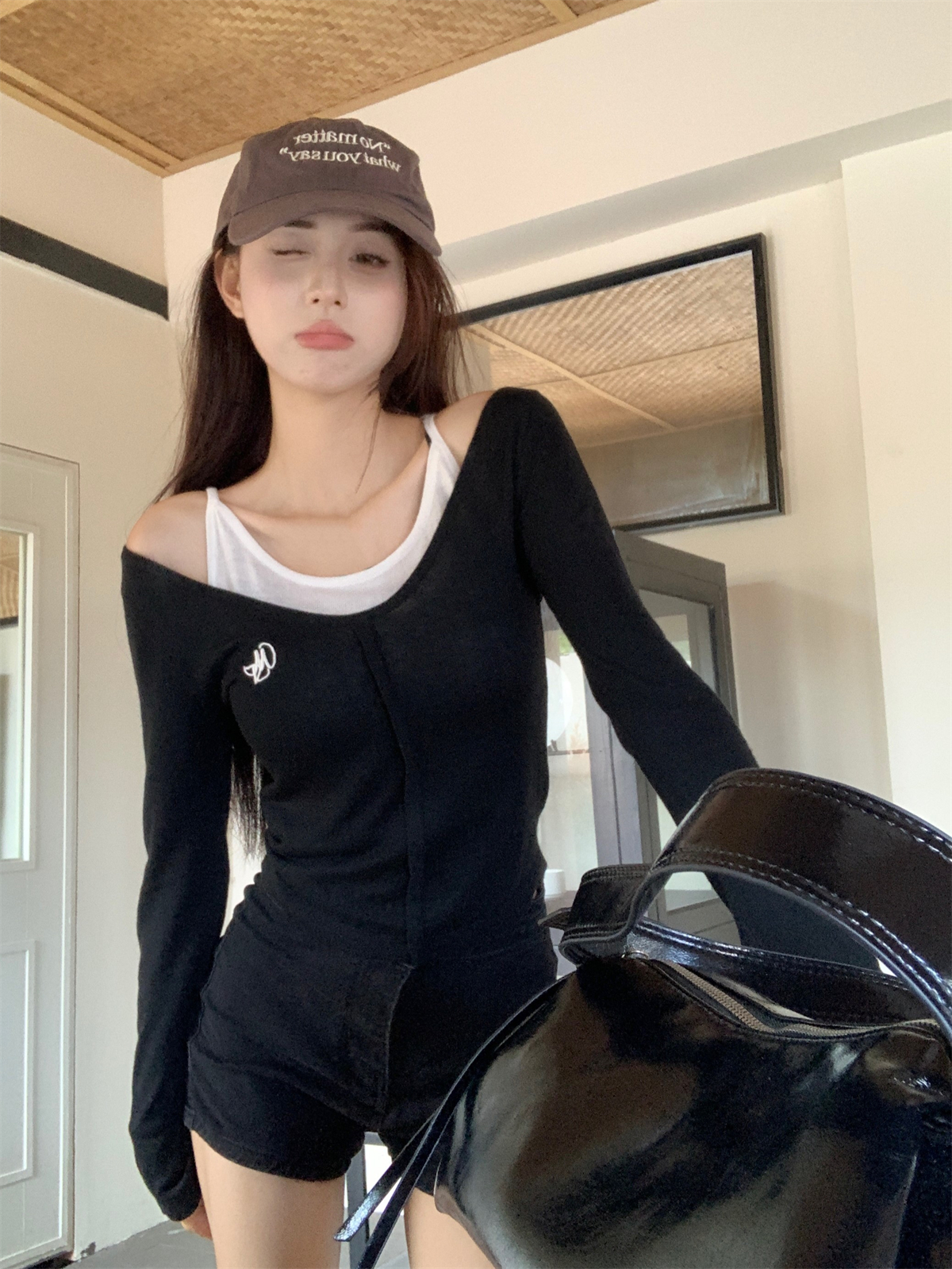Actual shot of autumn and winter Korean style Pure Desire contrasting color off-shoulder fake two-piece temperament 6 wool knitted inner long-sleeved top