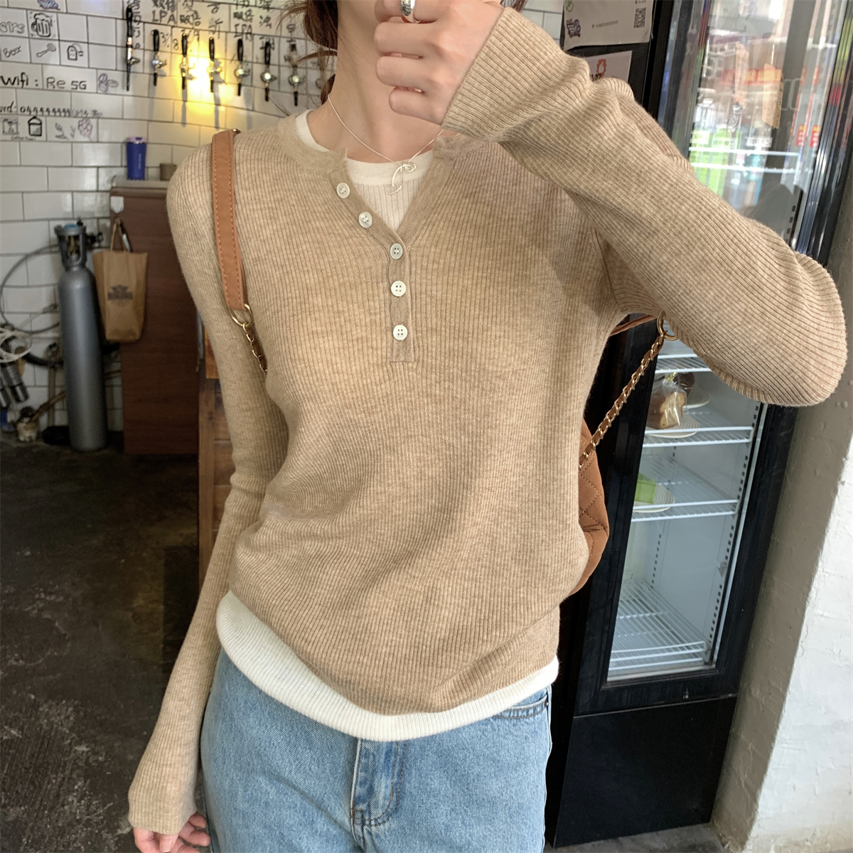 Real shot of autumn and winter Korean style fake two-piece 6-piece wool sweater with contrasting buttons and a long-sleeved top
