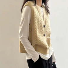 批发复古<b class='q'>日系</b>v领马甲针织背心女秋季新款别致设计感内搭叠穿无袖毛衣