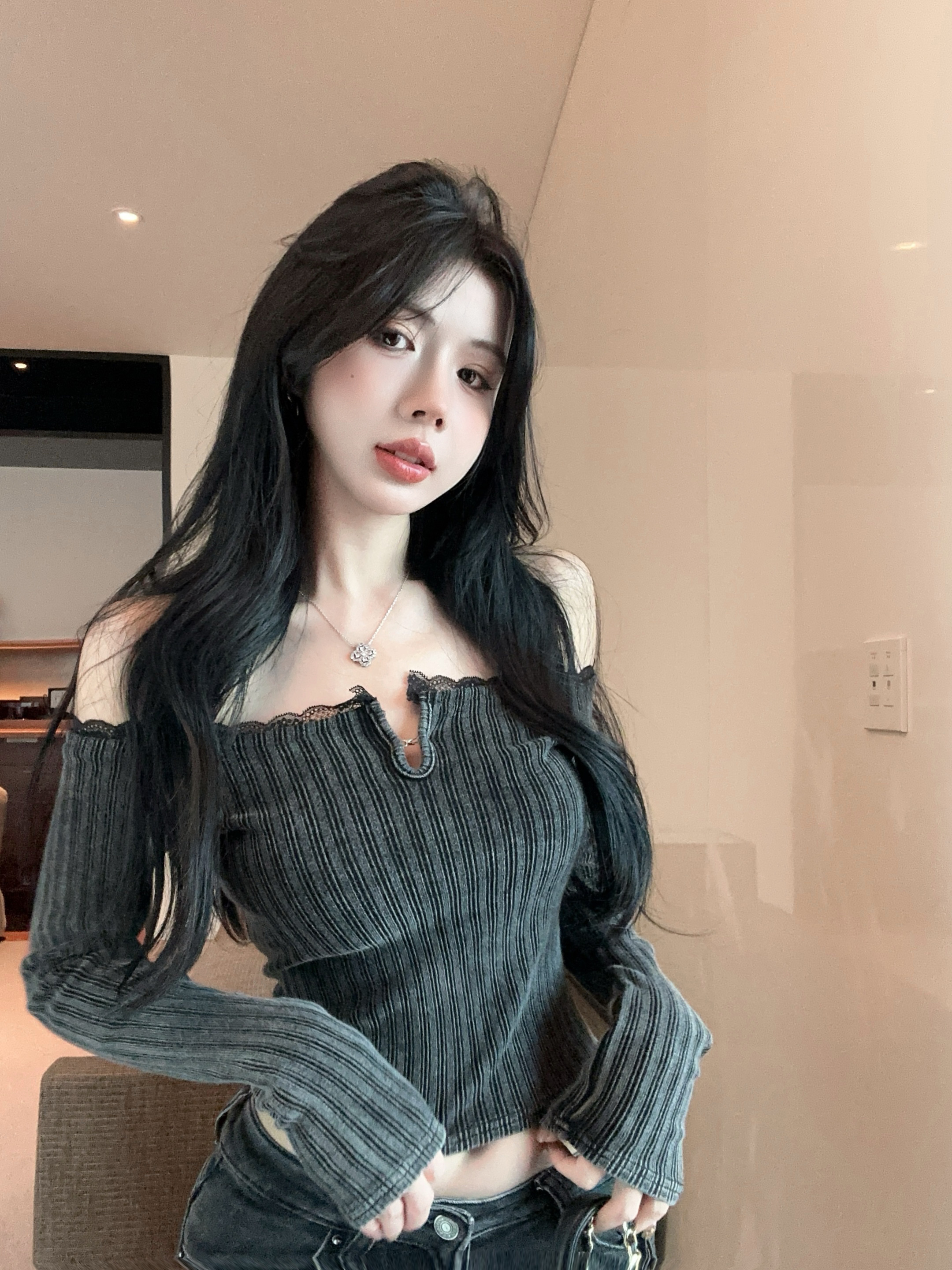 실사 정가 봄 마 오래된 분위기 레이스 오프숄더 맨위 레트로 보트넥 티셔츠 여성 긴 소매 몸매 가꾸기 슬림해 보이는