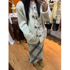 批发<b class='q'>日系</b>复古小狐狸新款长袖开衫女秋冬新款小个子设计感软糯时尚<b class='q'>外套</b>