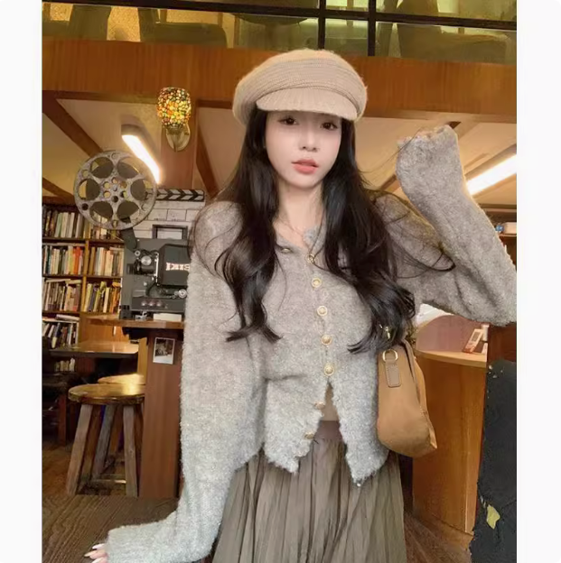 Soft and waxy bottoming sweater for women, 2024 autumn and winter style lazy style loose round neck knitted cardigan jacket