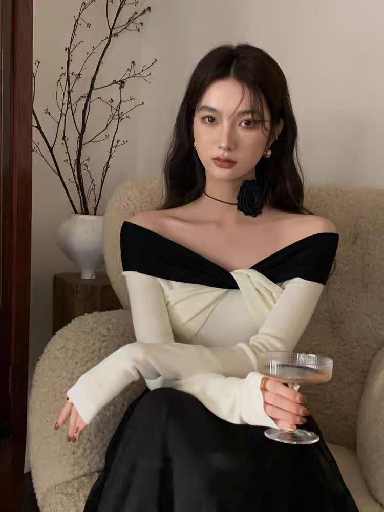 새로운 한국 스타일 디자인 센스 비틀림 배색 슬림해 보이는 니트 스웨터 작은 대중 순수한 욕망 오프숄더 맨위 여성