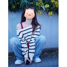 批发露丝<b class='q'>同款</b>条纹斜肩针织衫女初秋季2024新款韩系穿搭一字肩露肩上衣