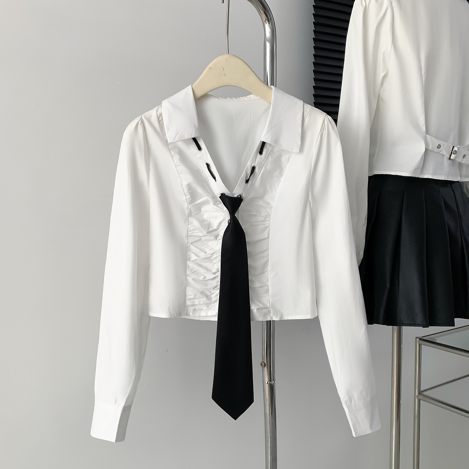 suuuicee 绯闻女孩 白色学院风短款带领带衬衫女修身抽褶长袖小衫