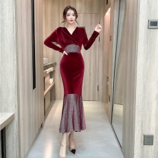 批发实拍2026春新款时尚v领高贵优雅金丝绒撞色长裙包臀<b class='q'>连衣裙</b>