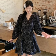 批发早秋大码女装高级感盐系小个子v领碎花长袖连衣裙M-4XL200斤