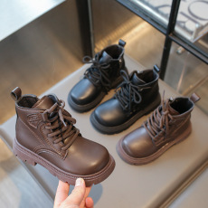 批发女童鞋马丁靴2024<b class='q'>秋</b>款儿童靴子<b class='q'>秋</b>季新款女孩时尚短靴软底皮靴子