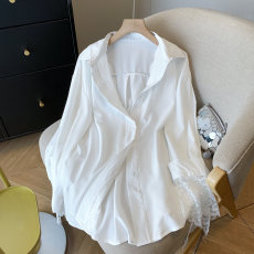 批发实拍氛围感限定白色蕾丝拼接假两件衬衫宽松慵懒上衣女早春