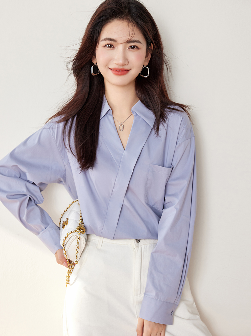 실사 2026 가을 새로운 미니멀리즘 다용도 출퇴근 V넥 비스듬한 문 쪽 작은 대중 디자인 센스 경력 캐주얼 맨위